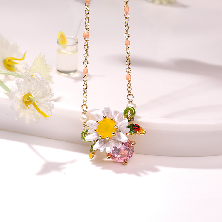 Daisy On Faceted Crystal Enamel Necklace