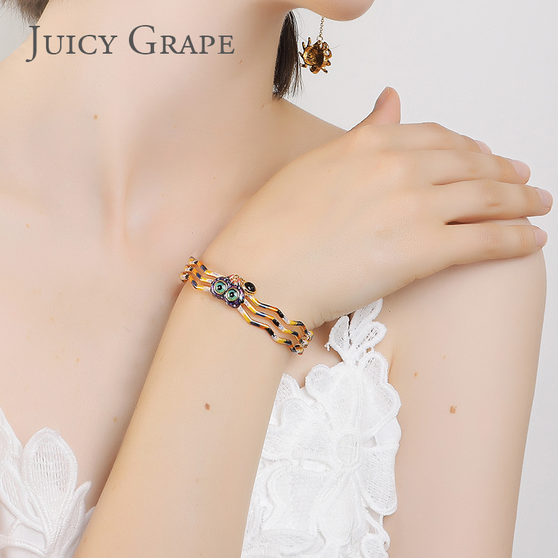 Enamel Glazed Big Eyes Spider Bracelet 18K Gold Plated