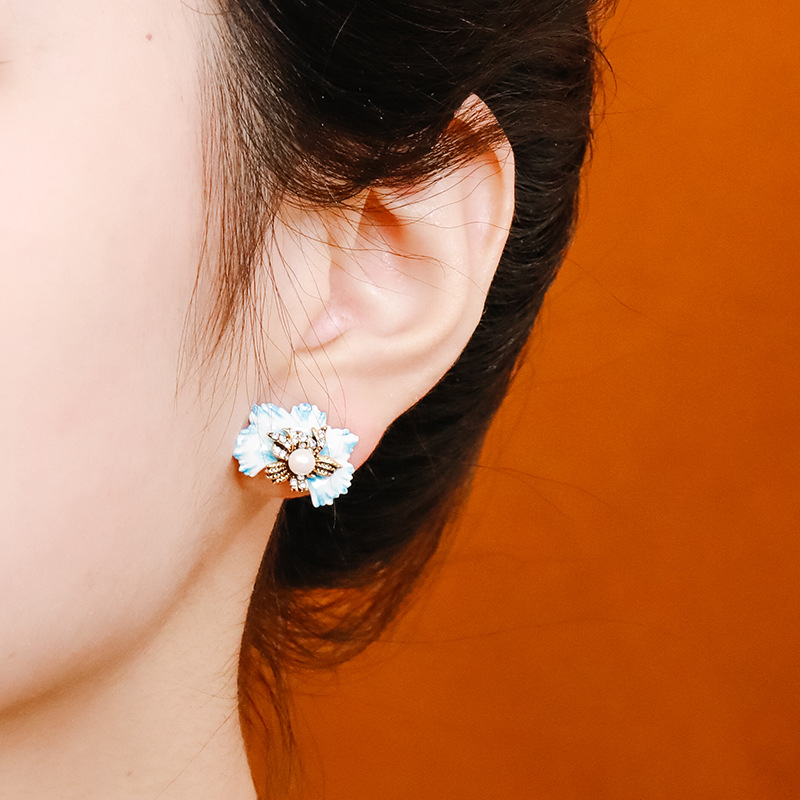 Inlaid Zircon Flower Plant Enamel Stud Earrings